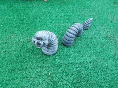 Small wiggly worm concrete - small,