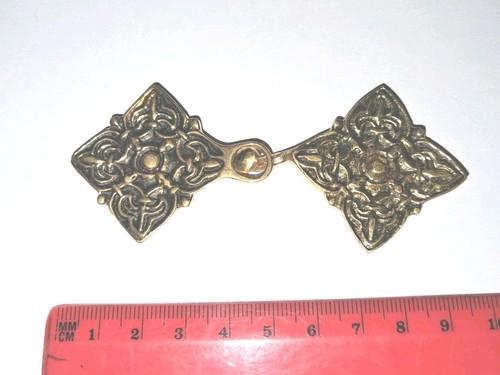 Square cloak clasp brass - square,