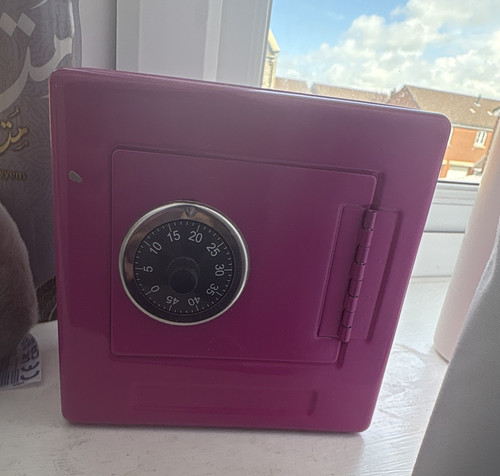 Small pink metal money safe - small,