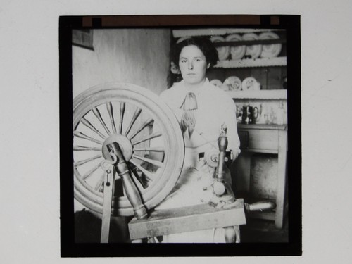 Spinning wheel cottage - wheel,
