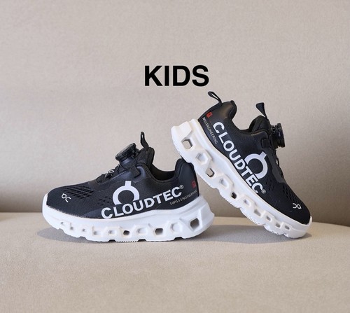 Kids black white running - on,