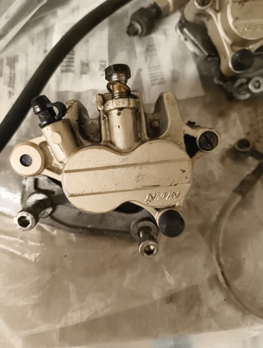 Brake caliper front left