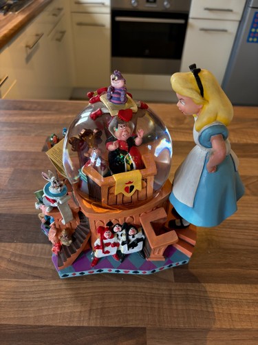 Disney snow globe - , in