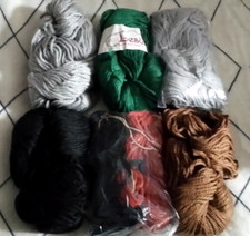 1130g  RUG  MAKERS  CHUNKY  WOOL  LIKE  BINDING  YARN  IN  VARIOUS  SHADES