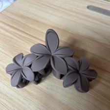 Pretty Brown 3 Flower Design Matt Bull Dog Hair Clip 