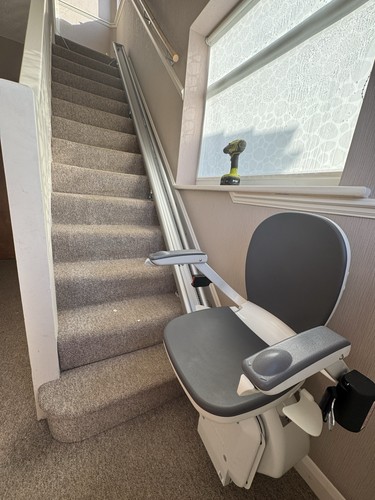 Acorn 130 straight - straight, stairlift