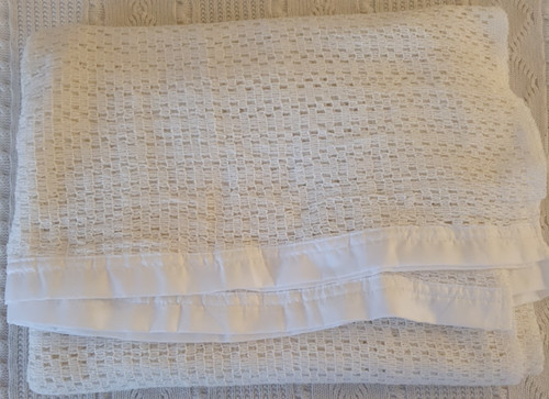 Cellular vintage white blanket - cellular,