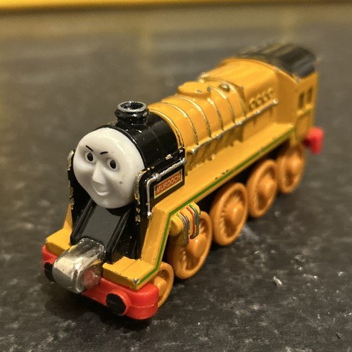 Thomas the tank engine diecast - thomas,