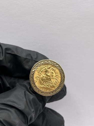 1915 half sovereign 9ct - half, in