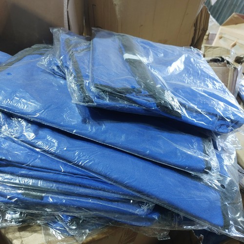 Box messenger bags - of,