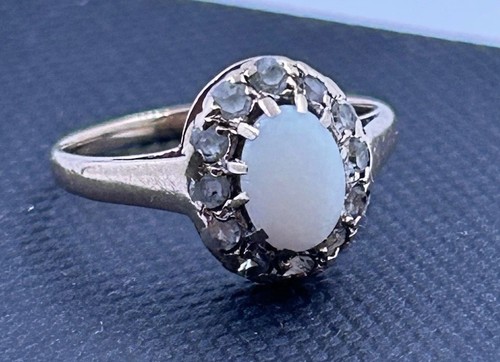 9ct gold white - white, diamond
