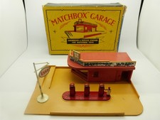 Matchbox Garage MG 1A with Metal Esso Sign and Petrol Pumps boxed