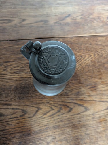 Half pint lidded pentagram - half,