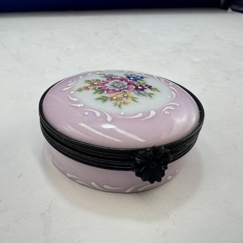 Trinket pill jewellery box - pill,