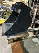 2FT WIDE BUCKET 45mm pins no vat 