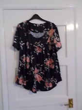 A Ladies Black with flower Pattern Smock Top Size 2XL