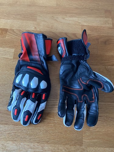 Revit metis motorcycle - motorcycle, gloves