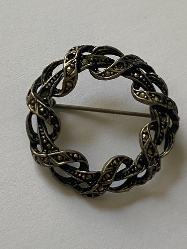Vintage endless twist brooch