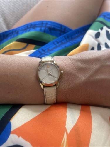 Gucci watch bee detail - gucci, gold