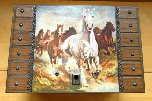 Collectable vintage old tin - vintage/old,
