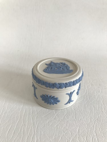 Wedgwood white jasperware - white,