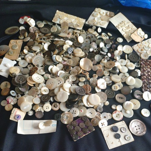 Job lot mother pearl - job,