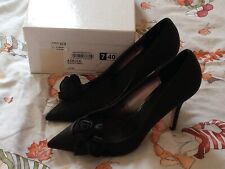 Untold Azalea Black Satin Rose