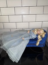 1988 Franklin Heirloom Sleeping Beauty On Chaise Lounge Chair porcelain Doll