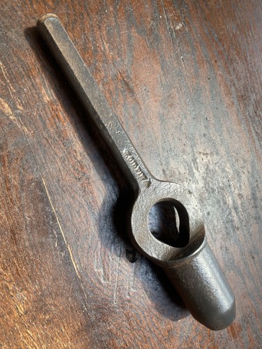 Vintage leather gasket hole - gasket, hole/
