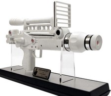 James Bond Moonraker Prop Laser Ltd Edition 72 of 500 Factory Entertainment