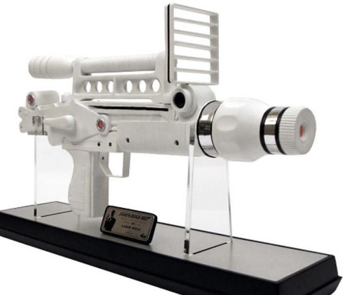 James bond moonraker - bond, laser