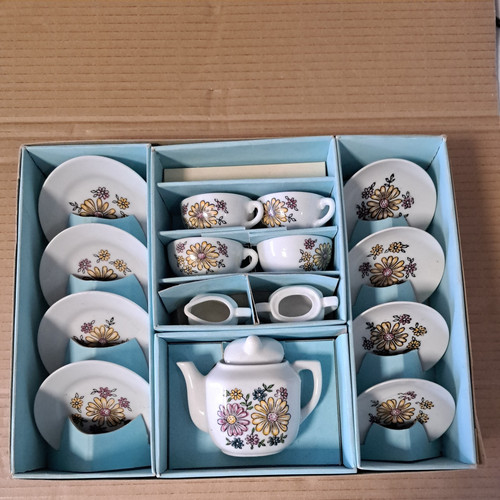 Childs vintage tea service - vintage,