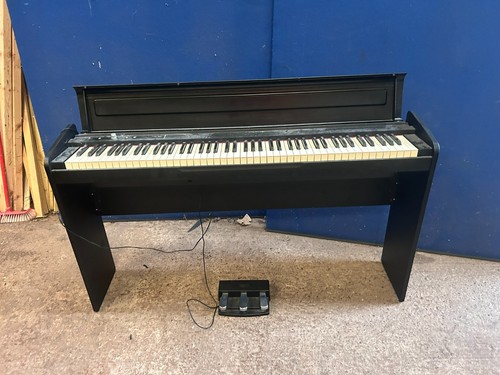 Korg 180 piano keyboard - piano,