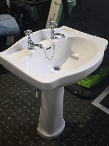 Heritage pedestal bathroom - heritage,