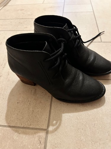 Clarkes ladies leather bootie