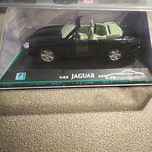 Jaguar xk8 diecast - 1:43,