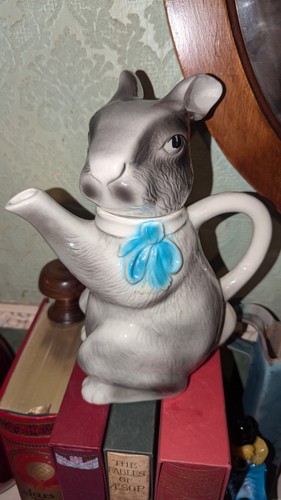 Tony wood rabbit teapot - wood,
