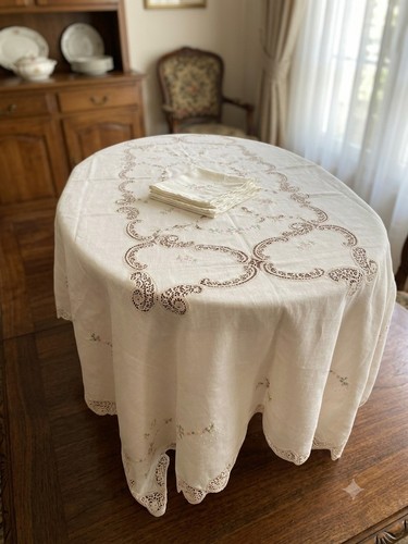 Complete tablecloth and - complete,