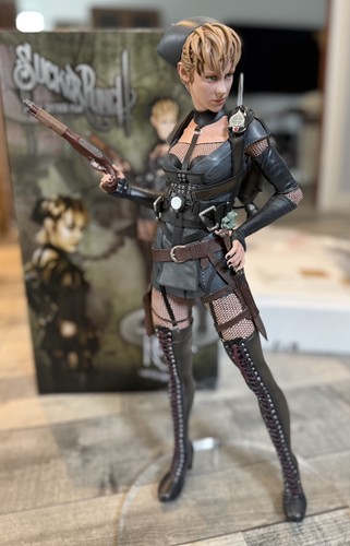 Rocket sucker punch - sucker, statue