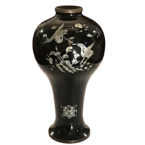 Vtg black enameled - black,