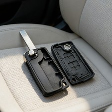 CE0523 HU83 Remote Car Key Fob