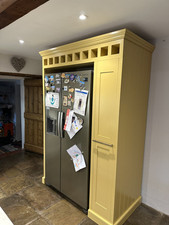 Kitchen Island & fridge