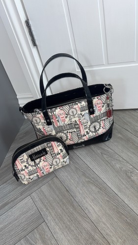 Iconic london harrods bag - london,