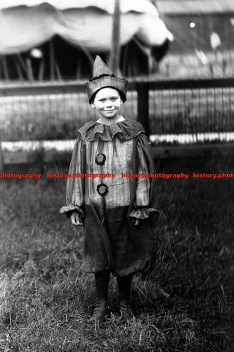 F002377 young boy circus clown - boy,