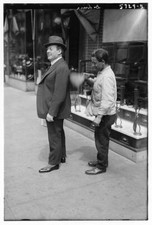 De Luca,men,shoe shining,cleaning,chairs,stools,sidewalks,Bain News Service 1