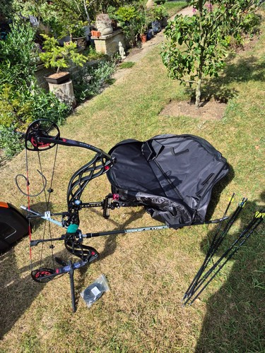 Carbon rose compound bow - carbon,