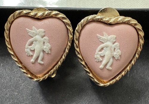 Signed wedgwood pink - signed,