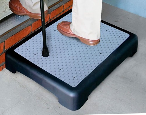 Half step anti slip - step,