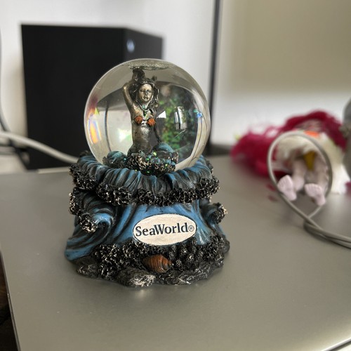 Vintage sea world collectible - vintage,