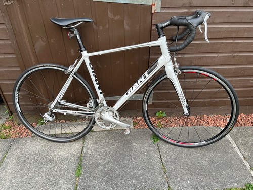 Giant defy road bike - giant,